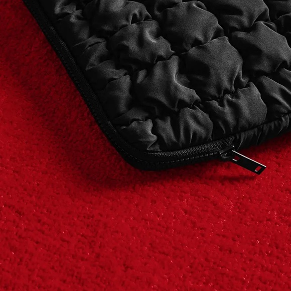 COS Quilted Laptop Case - Picture 6 of 7